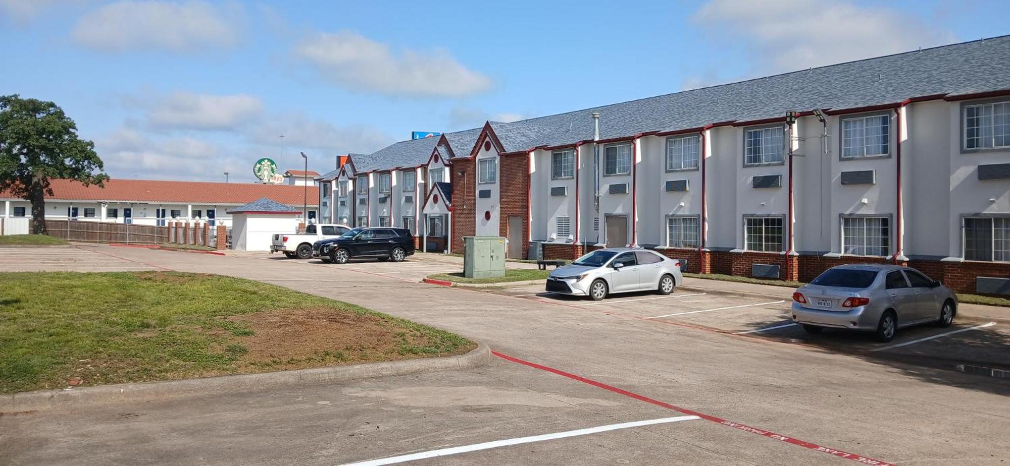Red Roof Inn & Suites Euless - Dfw Airport Southwest Екстериор снимка
