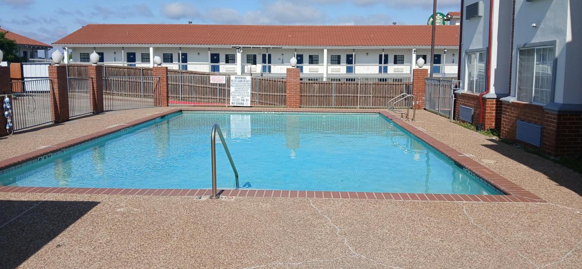 Red Roof Inn & Suites Euless - Dfw Airport Southwest Екстериор снимка